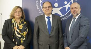 Visoki predstavnik posjetio APIK: Važnost borbe protiv korupcije u BiH