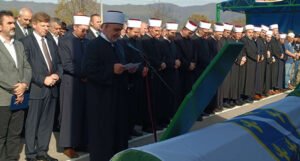 U Kotor Varoši klanjana kolektivna dženaza i obavljen ukop posmrtnih ostataka osam žrtava