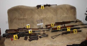 U vikendici pronađena velika količina oružja, zaplijenjen i njemački “šmajser”