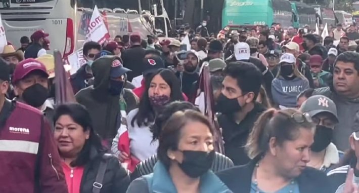Desetine hiljada ljudi marširalo ulicama Mexico Cityja u znak podrške predsjedniku