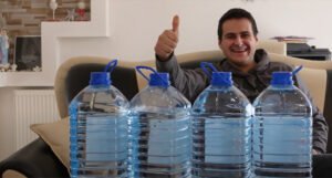 Mladić iz Fojnice zbog rijetkog poremećaja dnevno pije i do 27 litara vode