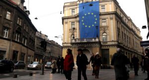 U centru Sarajeva postavljena velika zastava Evropske unije