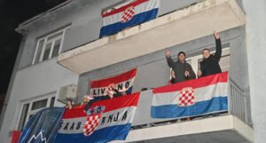 Publika u Livnu nakon govora Dalića uzvikivala “Za dom spremni”
