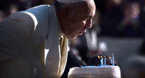 Papa Franjo obilježio 86. rođendan nagrađujući troje dobrotvora