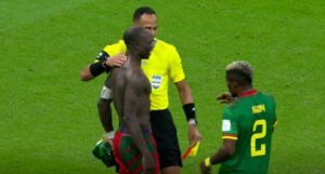 Pogledajte kako je sudija sinoć “teška srca” dao crveni karton heroju Kameruna