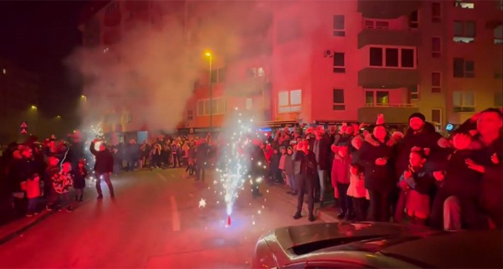 Prelijepa praznična priča u Sarajevu: Vatromet, paketići i druženje s Djedom Mrazom za najmlađe