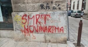 U Mostaru osvanuo grafit “smrt novinarima”