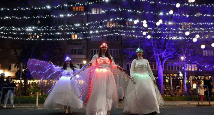 Uz svjetlosni performans u Radićevoj ulici u Sarajevu otvoren “Ulični novogodišnji festival”