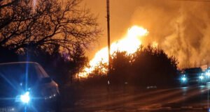 Velika eksplozija gasovoda, plamen visok 50 metara