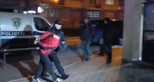 Određen jednomjesečni pritvor sedmorici napadača na državljane Srbije