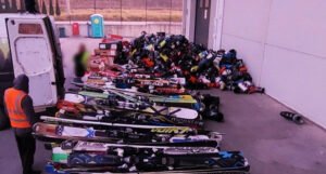 Nezakonito prodavali skijašku opremu putem interneta