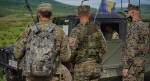 Vojnici u BiH u polovnim uniformama: “Hlače su mi od kolege koji je otišao u penziju”