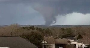 Razorni tornado pogodio dvije ruralne oblasti, poginulo osam ljudi