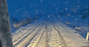 Snijeg pada i u nizinama, ceste u jednom dijelu BiH su zatrpane i saobraćaj je otežan