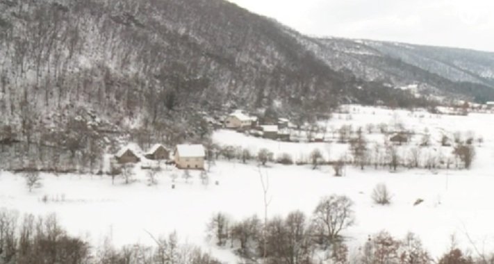 Snijeg donio probleme u mnogim bh. mjestima, u Istočnom Drvaru nema struje
