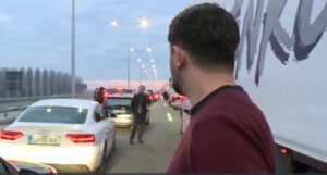 Putnici ogorčeni gužvama na granici: “Hrvati se prave da su bogovi jer su ušli u Šengen”