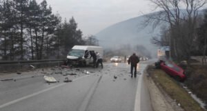 Težak udes na tranzitu u Sarajevu, tri osobe povrijeđene