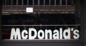 McDonald'su u Sarajevu nisu glave došli ćevapi, nego Bentley i rastrošni vlasnik franšize