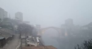 U Mostaru se ne vidi prst pred okom, Stari most “izgubljen” u magli