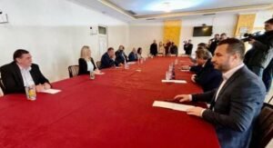 U Doboju počeo sastanak predstavnika SNSD-a i lidera stranaka “Osmorke”
