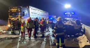 Žena (48) poginula nakon što autom zabila u kamion vozača iz BiH