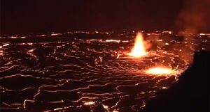 Izdato upozorenje: Ovo su snimci vulkana koji izbacuje opasnu izmaglicu zvanu “vog”