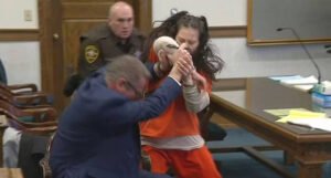 Na jeziv način ubila ljubavnika, u sudnici je brutalno napala svog advokata
