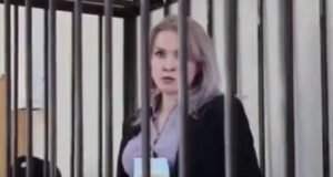 Ruska novinarka osuđena na šest godina zatvora, obratila se iz kaveza u sudnici