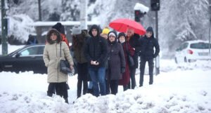 Haos širom BiH zbog snijega: Nema struje, otkazana nastava, problemi u saobraćaju…