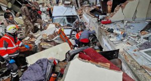 Broj poginulih u zemljotresu premašio 33.000, UN upozorava da bi se konačan broj mogao udvostručiti