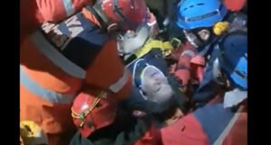 Spasioci u ruševinama uočili živog muškarca, izvučen je 183 sata nakon zemljotresa