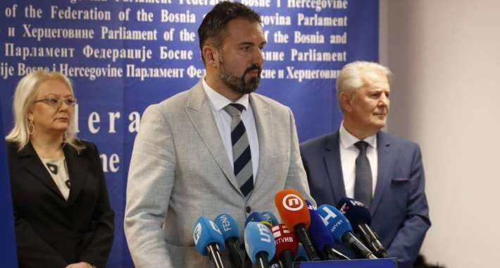 Propao sastanak Bradare, Stojanović i Lende: “Dogovorili smo se da se nismo dogovorili”