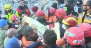 Dječak Kan izvučen je živ iz ruševina čak 182 sata nakon potresa