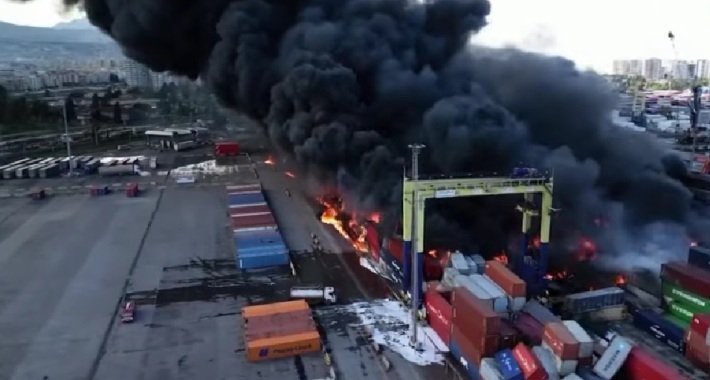 Požar u turskoj luci Iskenderun, plamen koji guta stotine kontejnera