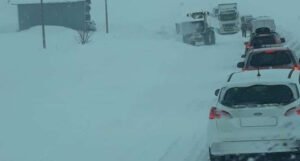 Snijeg potpuno blokirao dio Srbije, više od 25.000 ljudi bez struje