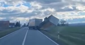Haos u Hrvatskoj: Letjeli krovovi s kuća, vjetar obarao stabla, prevrtali se kamioni…