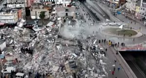 Snimci iz zraka pokazuju da su u zemljotresima gradovi skoro sravnjeni sa zemljom