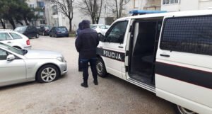 Novi napad na redakciju portala Hercegovina.info, vlasniku izrezane gume na automobilu