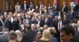 U Skupštini Srbije na ivici incidenta, Vučić viče na poslanike da su kukavice i huligani