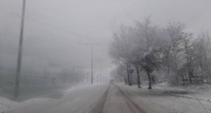 Na putevima širom BiH snijeg stvara velike probleme
