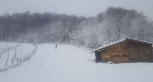 Jutros izmjereno -17: Obilan snijeg i jaka bura stvaraju probleme u dijelovima BiH