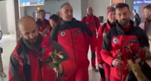 Spasilački timovi počeli su napuštati Tursku, ovako ih ispraćaju na aerodromu