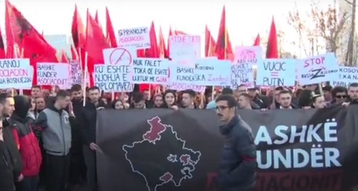 Studenti u Prištini marširali protiv formiranja Zajednice srpskih opština