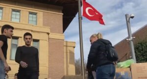 Čovjek ušetao u tursku ambasadu i donirao 30 miliona dolara za žrtve zemljotresa