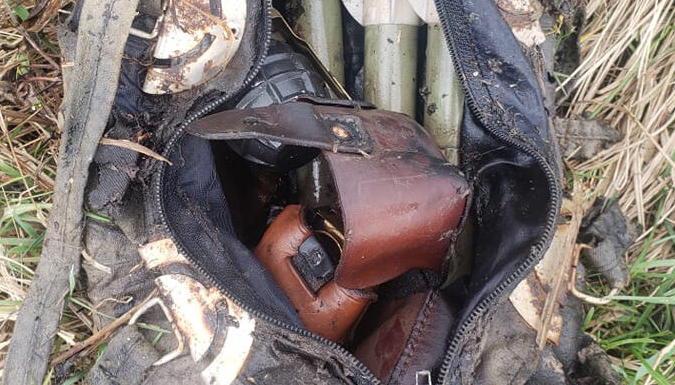 Mještani tokom akcije čišćenja pronašli punu torbu bombi i tromblona