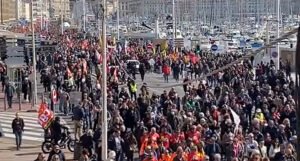 Više od 1,2 miliona demonstranata na protestima protiv penzionih reformi