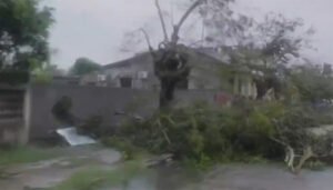 Super snažna oluja poharale dvije države, više od stotinu je poginulih