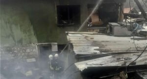 Požar zahvatio porodičnu kuću, jedna osoba povrijeđena