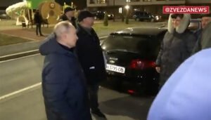 Žena dok su Putina snimali u Mariupolju: “Ovo je laž, sve je samo predstava”