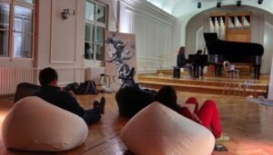 Održana prva bh. izvedba kompozicije “Vexations” Erika Satiea, trajala je skoro 21 sat